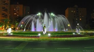 Фонтан Кирьят-Моцкина ночью.