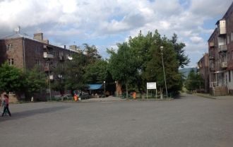 На улице города Ахтала.