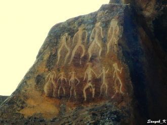 Наскальные рисунки в Гобустане.