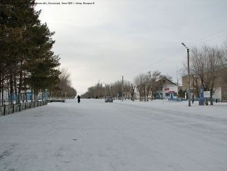Улица Шалкара в снегу зимой.
