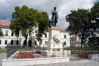 Памятник М. Томпу. 