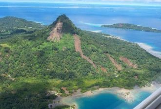Спящий вулкана в Микронезии.