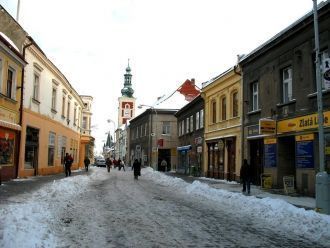 На улице города Слани.