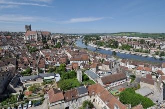 Панорама города Осер.