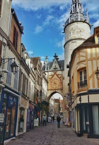 Улица Бешенных Часов.