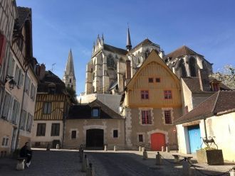 Старые улочки города Осер.