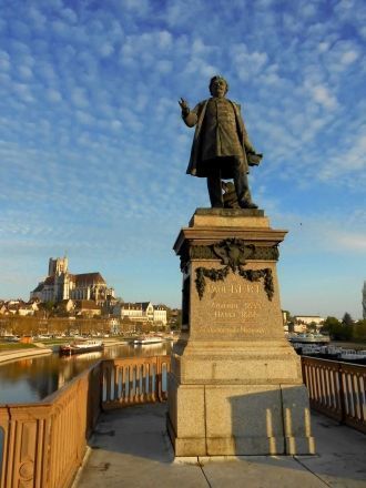 Памятники города Осер.