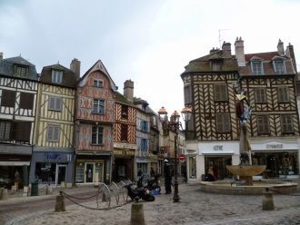 Улицы французского города Осер.