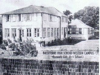 Школа в Бас-Тере - старое фото.