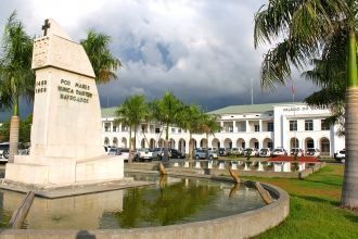 Памятники и монументы города Дили.