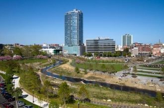 Парк «Mill River Park and Greenway» с вы