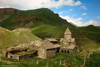 Монастырь Аричаванк неподалеку от Артика