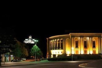 Ночная жизнь в городе Мартвили.