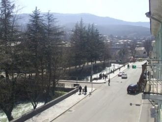 На одной из улиц города Ткибули.