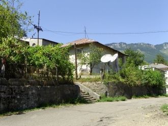 На одной из улиц города Ткибули.