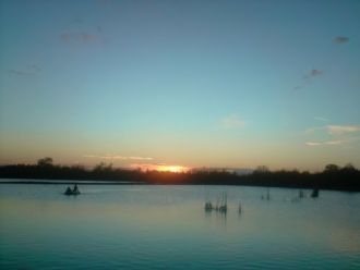 Город Хони ночью.