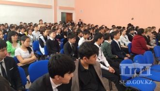 Жители города Хромтау.