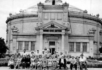 Былые времена в городе Уштобе.