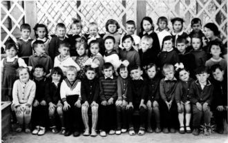 Старое фото местных детей Денау.