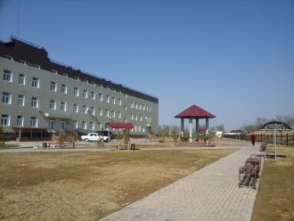 На одной из улиц города Ленгер.