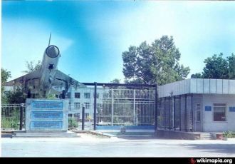 Самолет-памятник МиГ-21.
