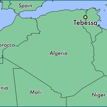Город Тебесса на карте Алжира.