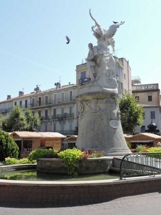 Обань. Франция. Памятники.