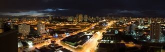 Ночной город Сан-Жозе-дус-Кампус.