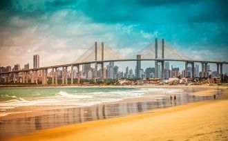 Город Натал, пляж и мост Наварро, Бразил