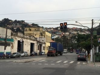 Улица Сантоса с видом на фавелы.