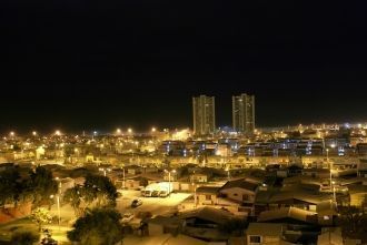 Ночной город Икике.