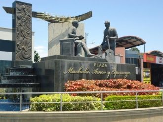 Памятники и монументы города Мачала