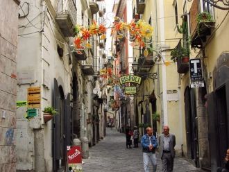 Люди в Салерно, Италия.