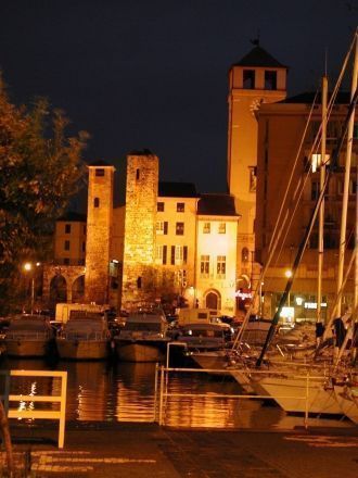 Ночной город Савона.