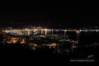 Вид на ночной порт Специи.