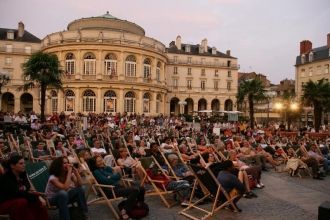 Люди в Ренне.