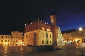 Рыночная площадь в Тарнуве ночью.