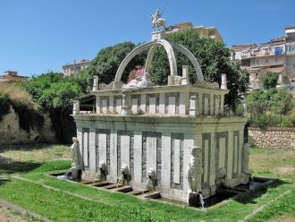 Фонтан Розелло (Fontana di Rosello) Сасс