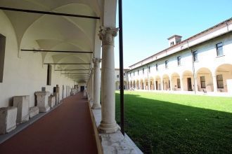 Бенедиктинский женский монастырь был пос