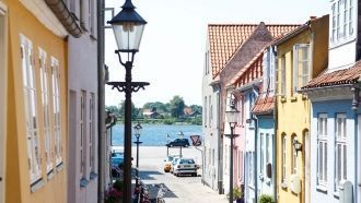 На улице города Нюкебинг.