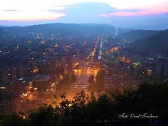 Ночные улицы города Решица.