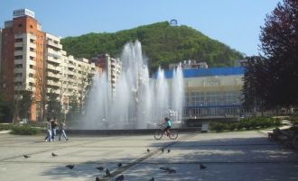 Люди в городе Решица.