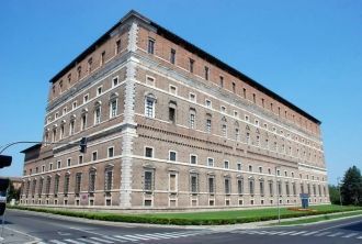 Дворец Фарнезе. В 1352 году на этом мест