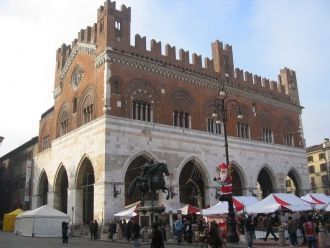 Люди в Пьяченце.