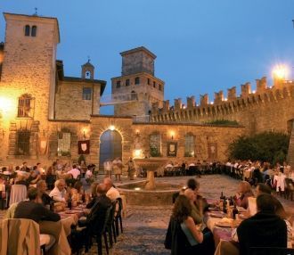 Ночная жизнь Пьяченцы.