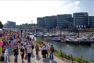 Жители и гости Дуйсбурга.