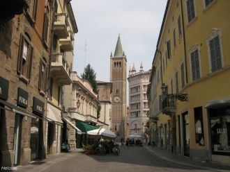 Улица Пармы.