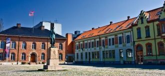 Площадь города.