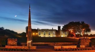 Буде. Замок ночью.