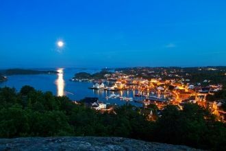 Гримстад ночью.